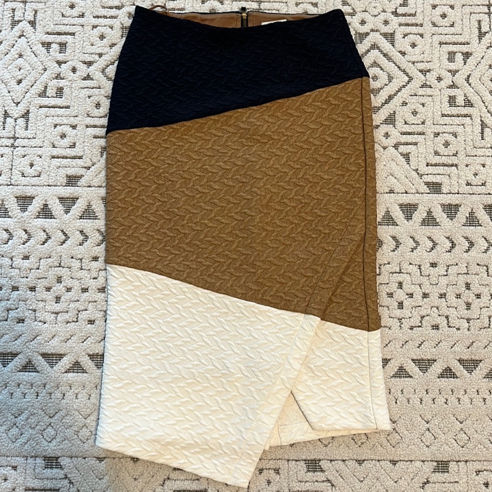 Classic pencil skirt, worn once, size 6.